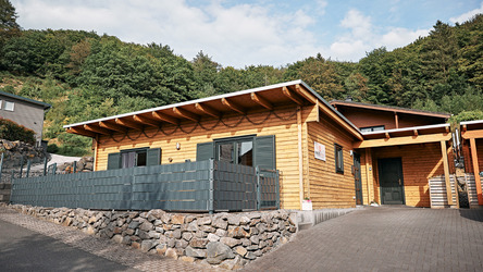 Ferienhaus NINA - Wohnfläche 100 qm - Kamin - Sauna - VDSL/WLAN im Feriendorf Rieden Eifel.